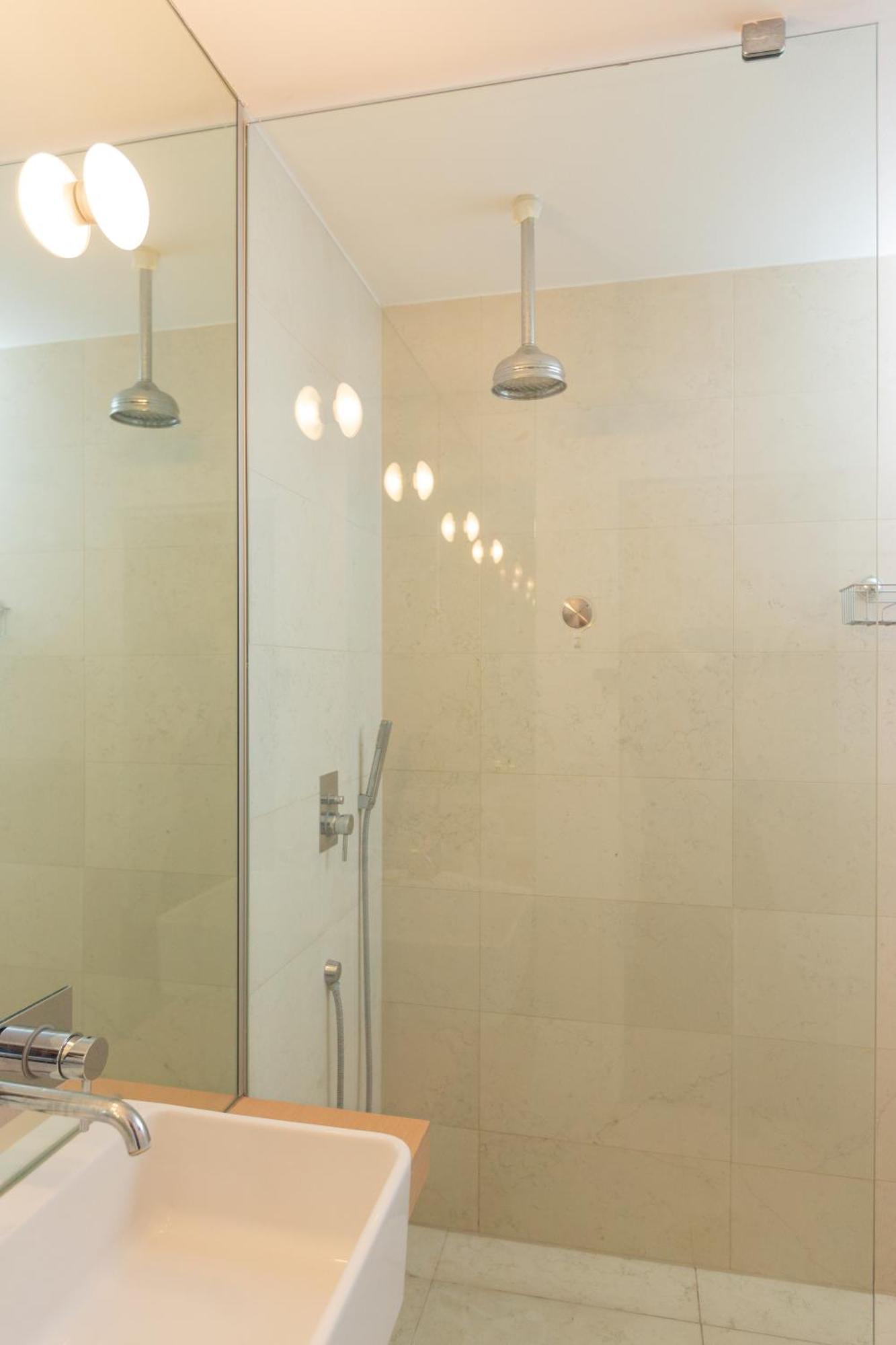 White And Brown Exclusive Loft With Terrace - Free Parking - M2 Station Milão Exterior foto