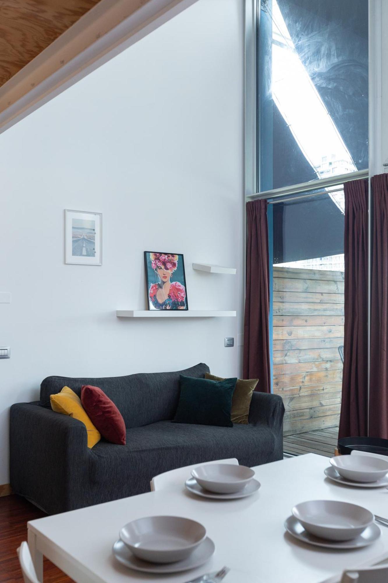 White And Brown Exclusive Loft With Terrace - Free Parking - M2 Station Milão Exterior foto