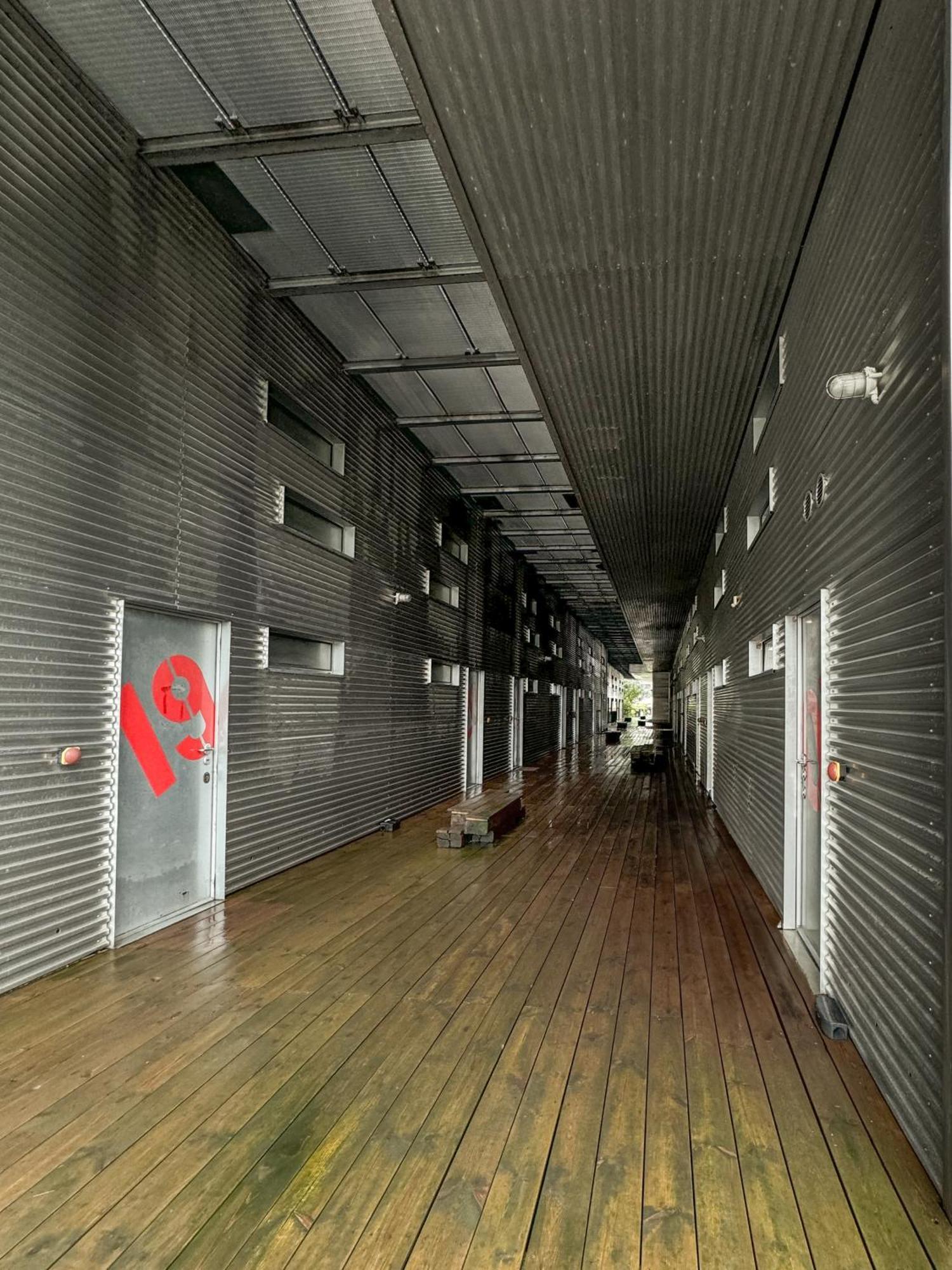 White And Brown Exclusive Loft With Terrace - Free Parking - M2 Station Milão Exterior foto