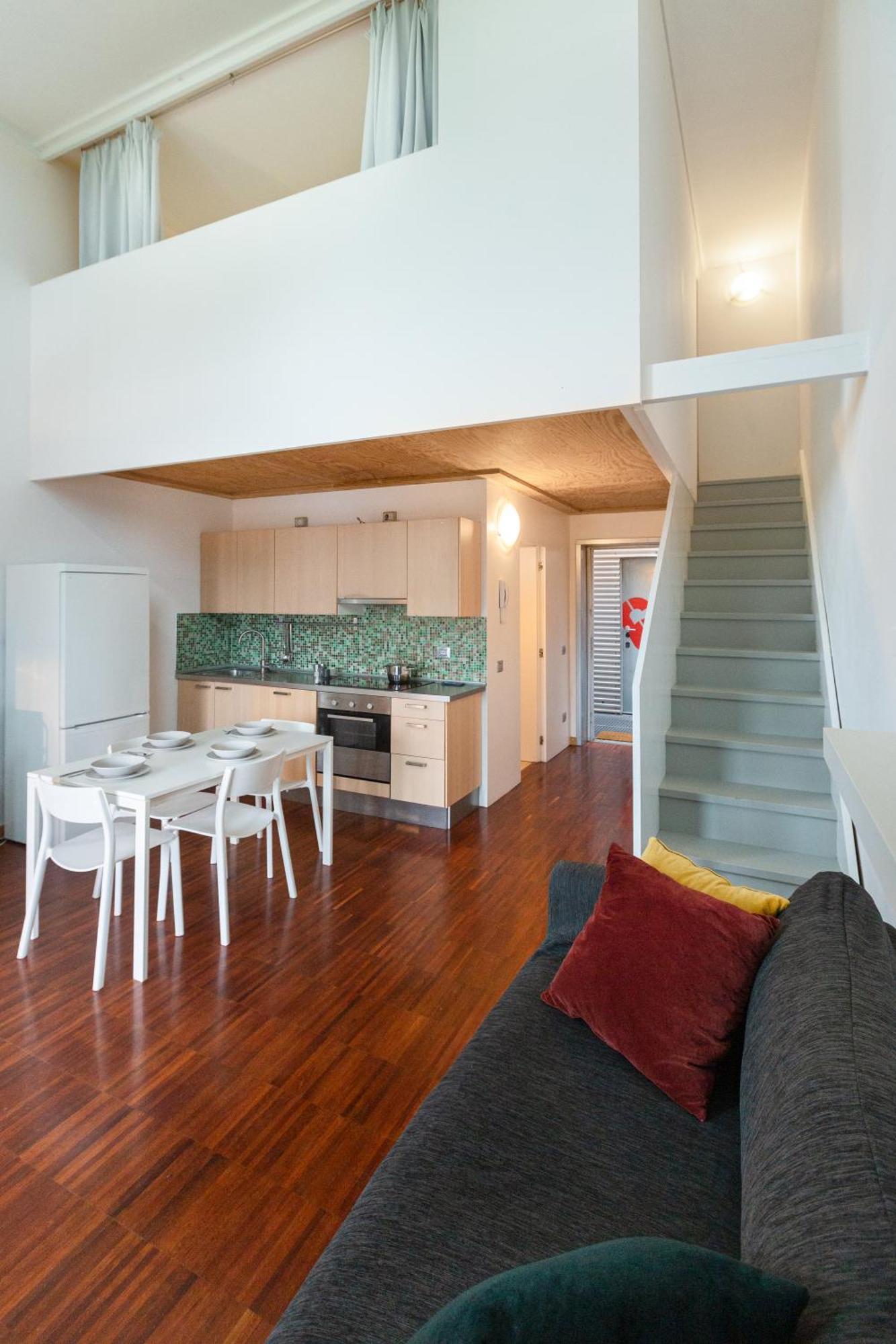 White And Brown Exclusive Loft With Terrace - Free Parking - M2 Station Milão Exterior foto