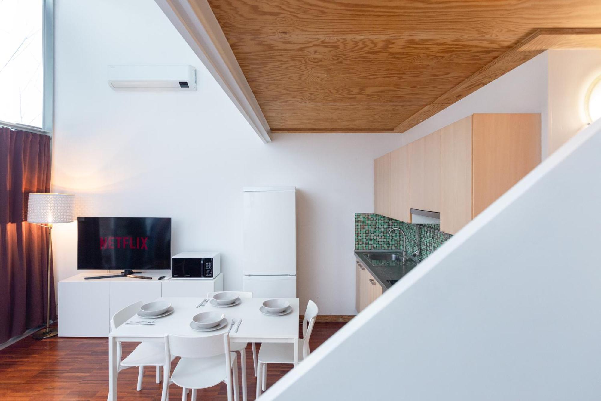 White And Brown Exclusive Loft With Terrace - Free Parking - M2 Station Milão Exterior foto