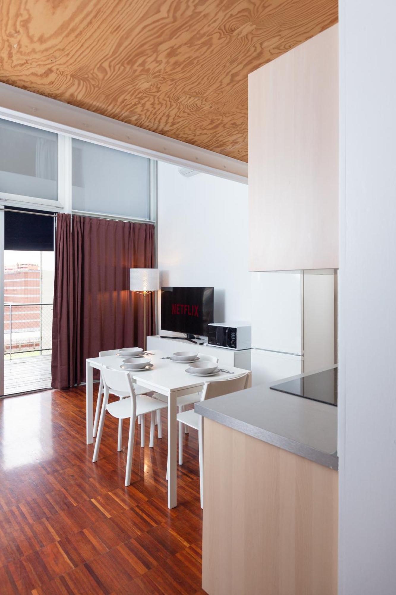 White And Brown Exclusive Loft With Terrace - Free Parking - M2 Station Milão Exterior foto